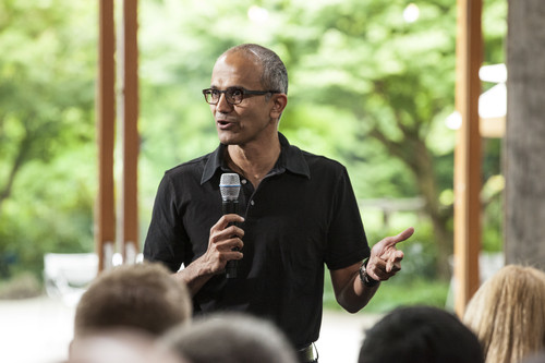 découvrez comment satya nadella, visionnaire et pdg de microsoft, transforme l'industrie technologique avec son approche innovante et son leadership inspirant. explorez sa vision pour un avenir numérique inclusif et durable.