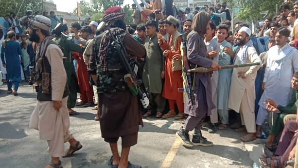 explorez l'héritage culturel de l'afghanistan à travers la chanson et le mouvement. découvrez comment la musique et la danse reflètent l'identité et les traditions d'un pays riche en histoire, tout en célébrant l'esprit et la résilience de son peuple.