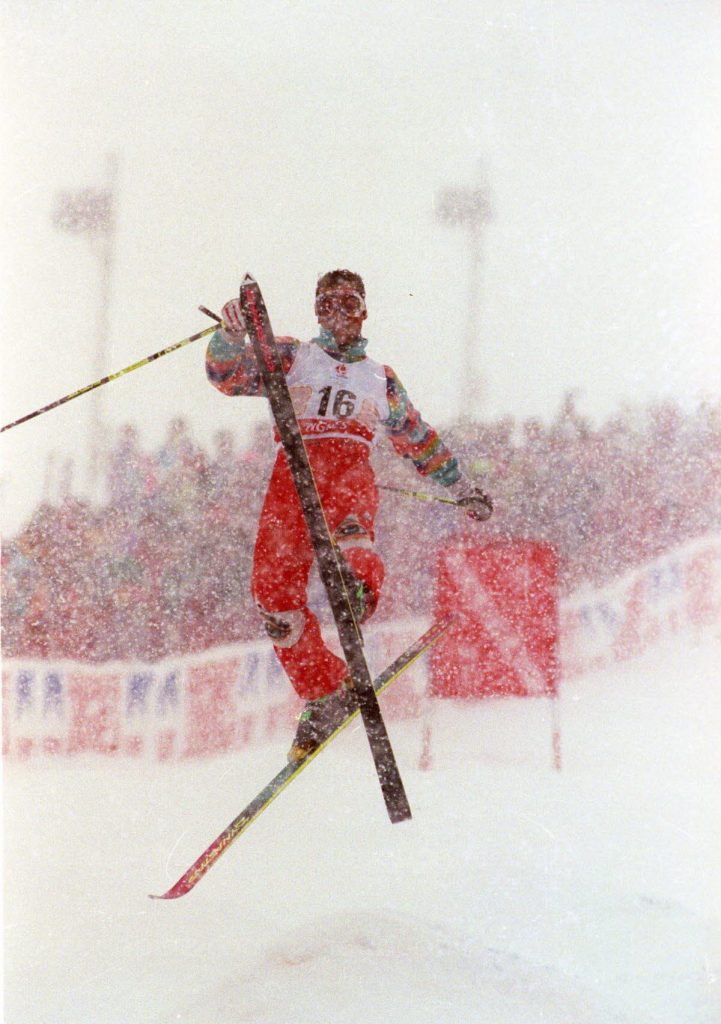 découvrez l'ascension d'edgar grospiron, une légende du ski acrobatique français. plongez dans son parcours incroyable, ses exploits sportifs et son impact sur le monde du ski.