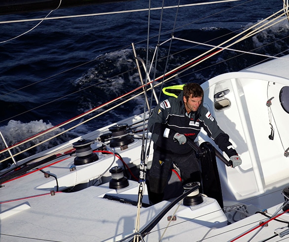 découvrez l'univers fascinant de marc thiercelin, un navigateur de renom qui a marqué l'histoire de la voile par ses aventures en mer. plongez dans ses exploits, son amour pour la navigation et les défis qu'il a relevés à travers les océans.