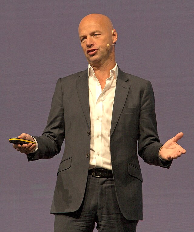 découvrez sebastian thrun, fondateur de udacity, pionnier de l'éducation en ligne et entrepreneur visionnaire. apprenez comment il a révolutionné l'apprentissage numérique et ouvert de nouvelles voies pour les étudiants du monde entier.