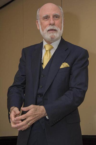 découvrez vint cerf, le pionnier de l'internet, souvent désigné comme le 'père de l'internet'. explorez son parcours, ses contributions révolutionnaires et son impact sur la communication moderne.