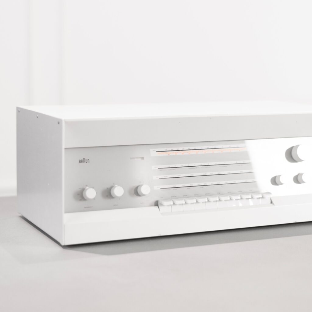 découvrez l'univers de dieter rams, l'un des pionniers du design industriel, et explorez ses principes esthétiques et fonctionnels qui ont révolutionné le linge et l'électronique. plongez dans l'impact de son travail sur le design moderne et son héritage intemporel.